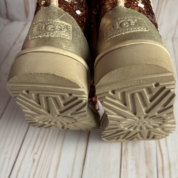 Women’s UGG Classic Short Sequin Boot gold, size 8 - Picture 6 of 8